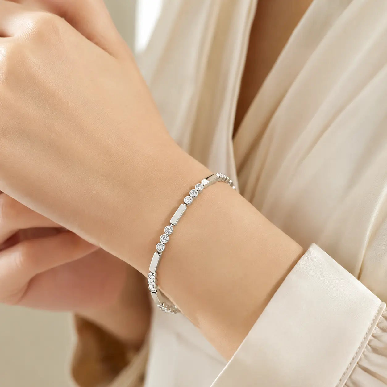 Fashion Bezel Round Cut White Sapphire Link Tennis Bracelet For Women