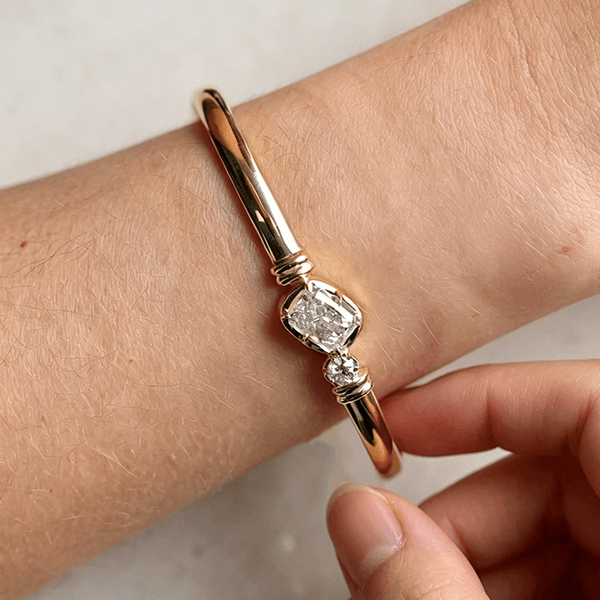 Luxury Jewelry Unique Design Golden Bezel Radiant & Round Cut White Sapphire Bangle Bracelet For Women