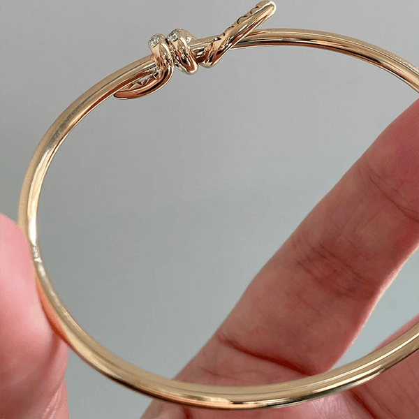 Fashion Knot Design  Golden Round Cut White Sapphire Bangle Bracelet For Women