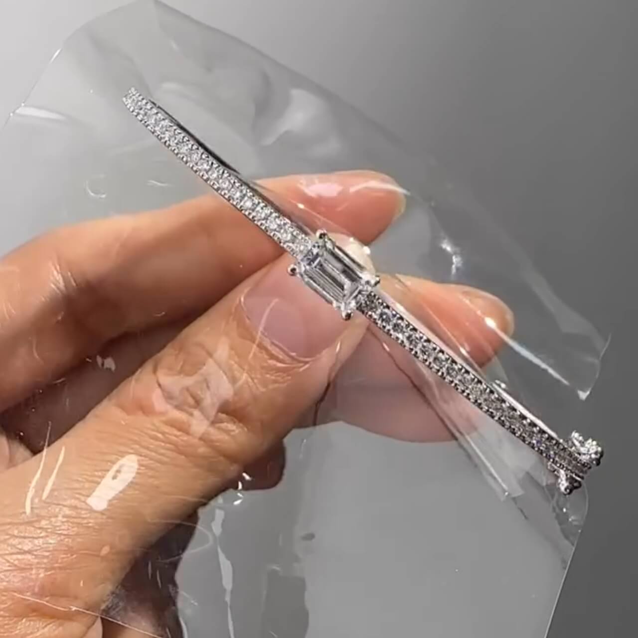 Luxury Jewelry Classic Emerald Cut White Sapphire Bangle Bracelet For Women