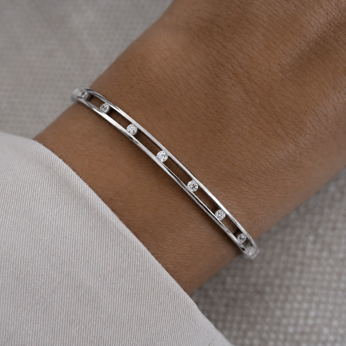 Luxury Jewelry Classic Channel Setting Round Cut White Sapphire Bangle Bracelet For Women