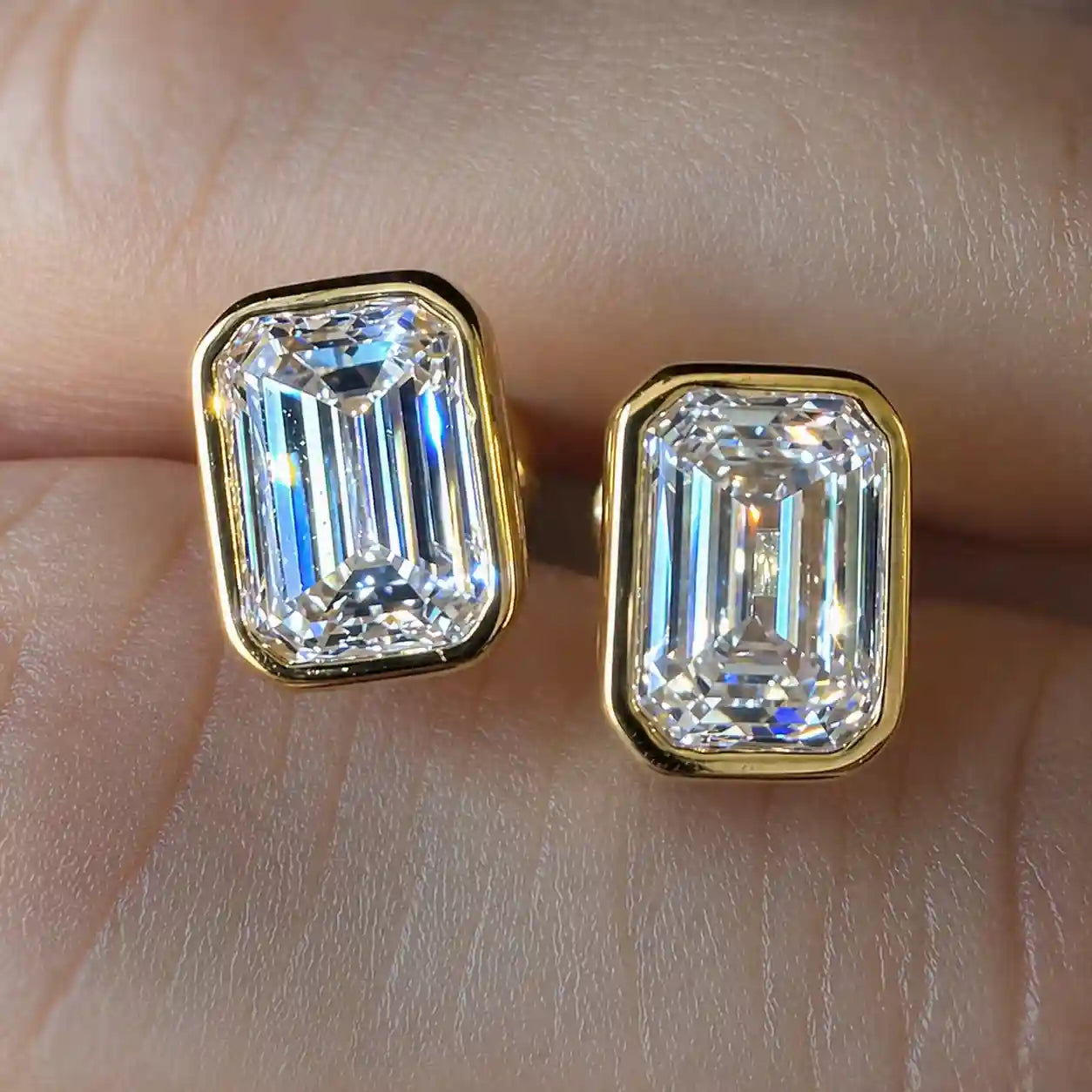 Luxury Jewelry Classic Solitaire Golden Bezel Emerald Cut White Sapphire Stud Earrings For Women