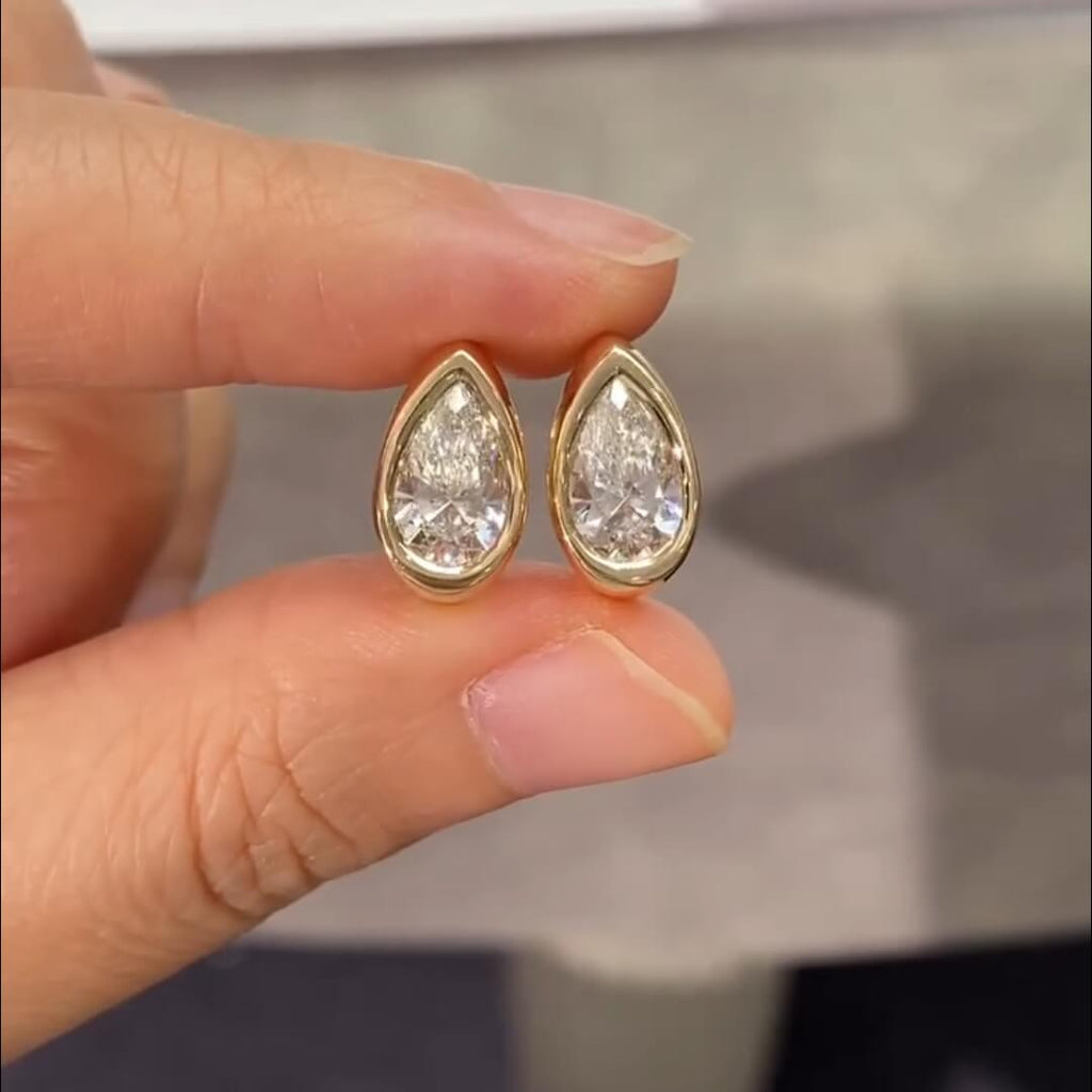 Luxury Jewelry Yellow Gold Bezel Pear Cut White Sapphire Stud Earrings For Women