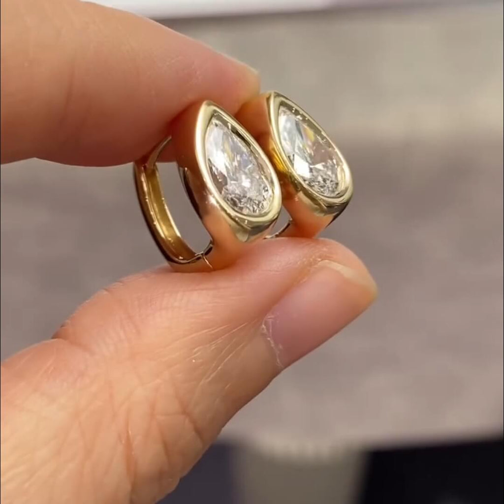 Luxury Jewelry Yellow Gold Bezel Pear Cut White Sapphire Stud Earrings For Women