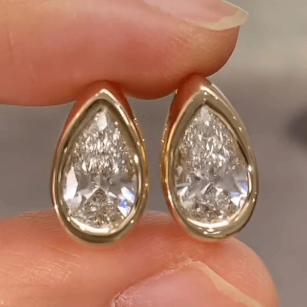 Luxury Jewelry Yellow Gold Bezel Pear Cut White Sapphire Stud Earrings For Women