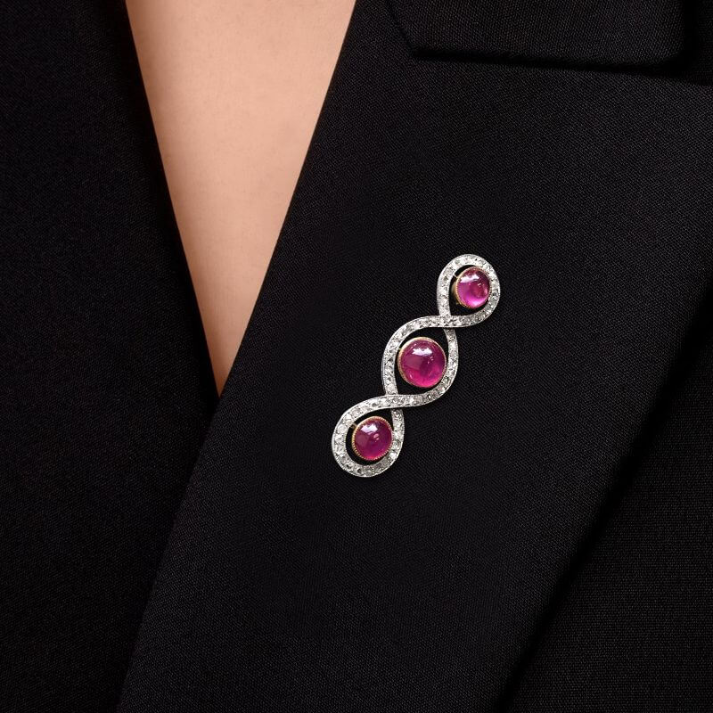 Art Deco Two Tone Round Cut Cabochon Pink Sapphire Brooch