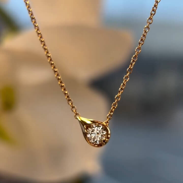 Luxury Jewelry Golden Solitaire Bezel Round Cut White Sapphire Pendant Necklace For Women