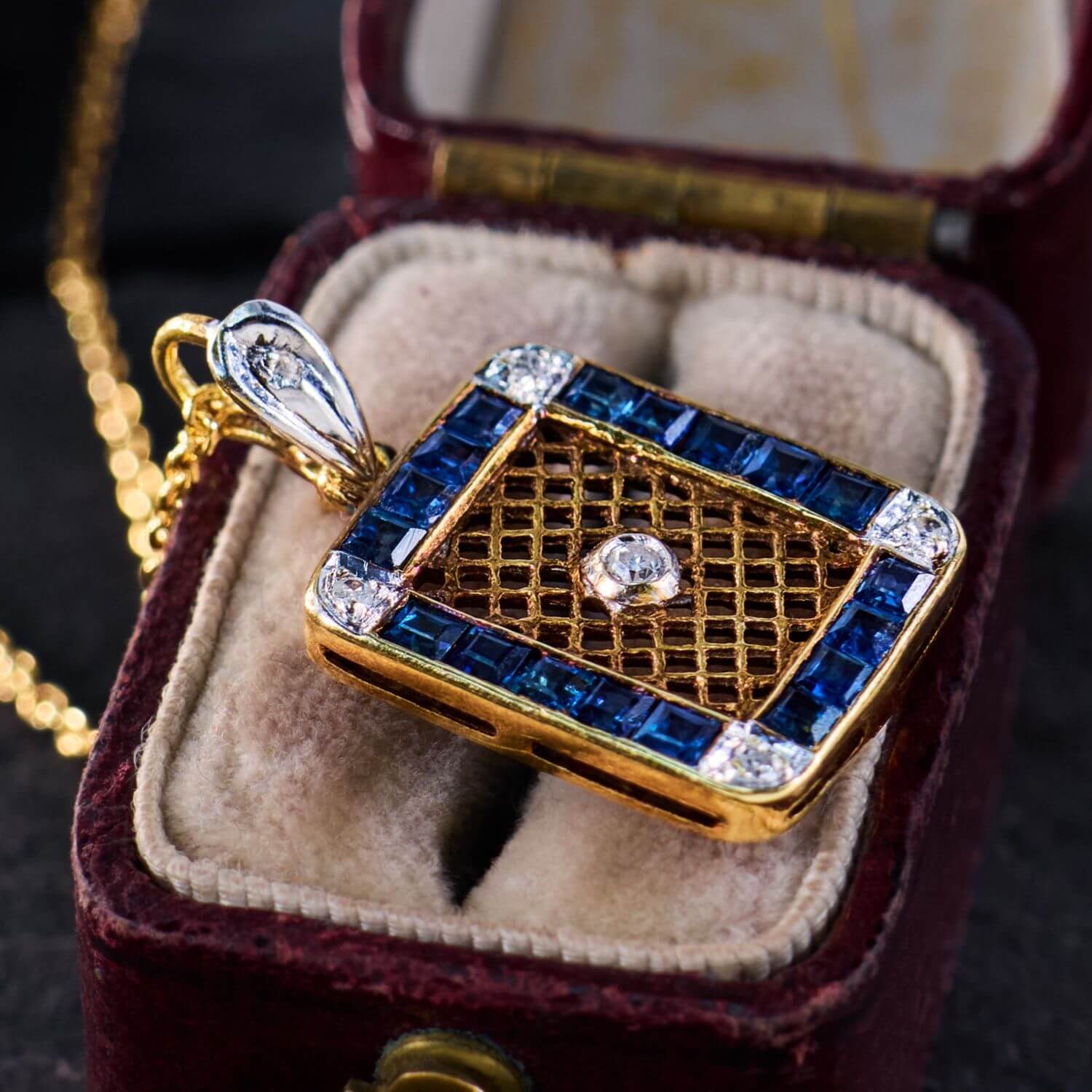 Luxury Jewelry Unique Design Golden Round & Asscher Cut White & Blue Sapphire Pendant Necklace For Women