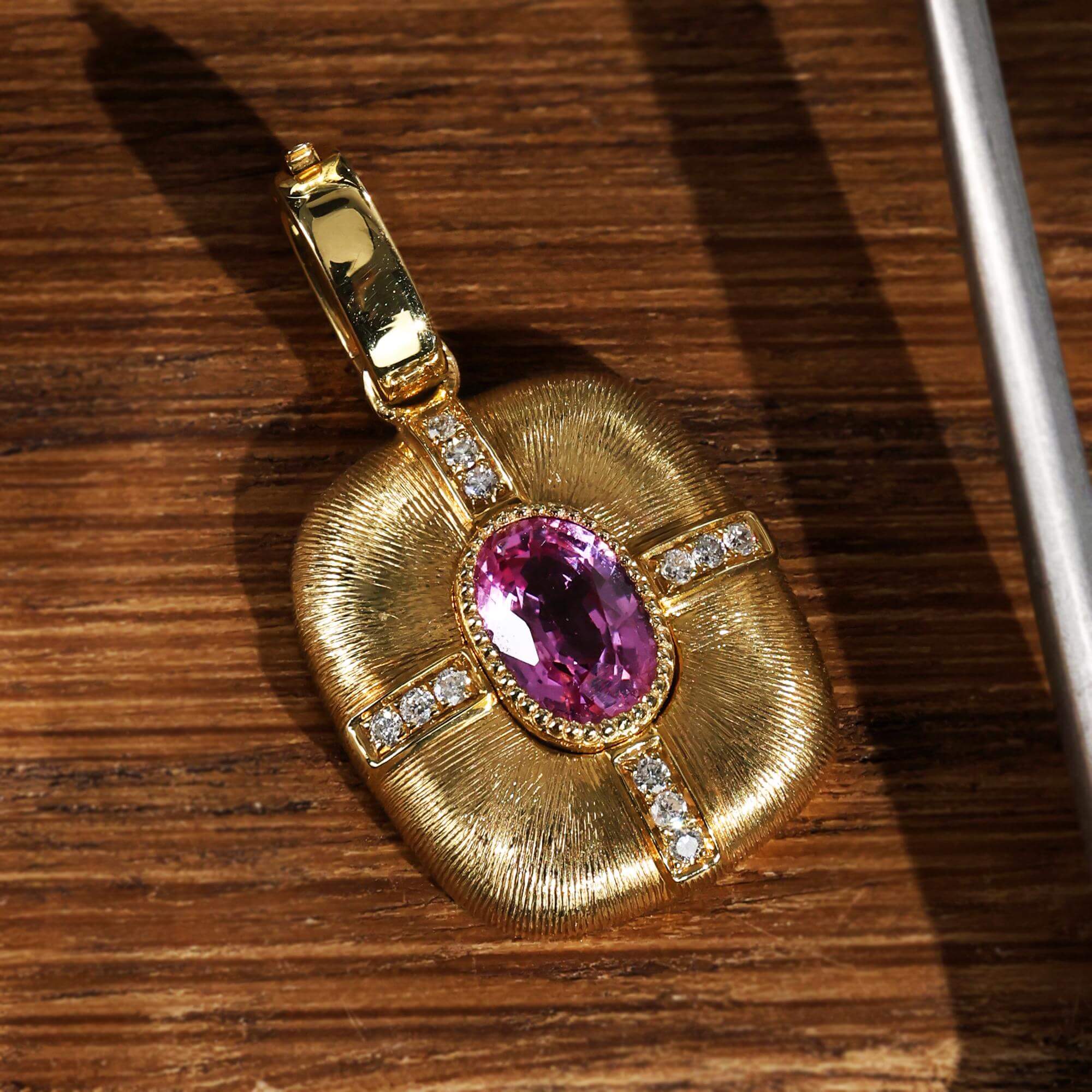 Vintage Yellow Gold Oval Cut Pink Sapphire Pendant Necklace For Women