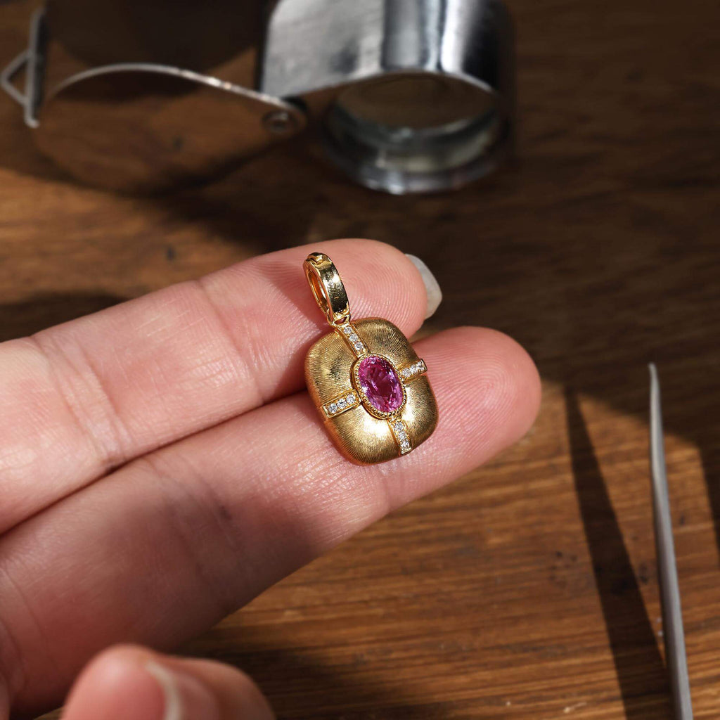 Vintage Yellow Gold Oval Cut Pink Sapphire Pendant Necklace For Women