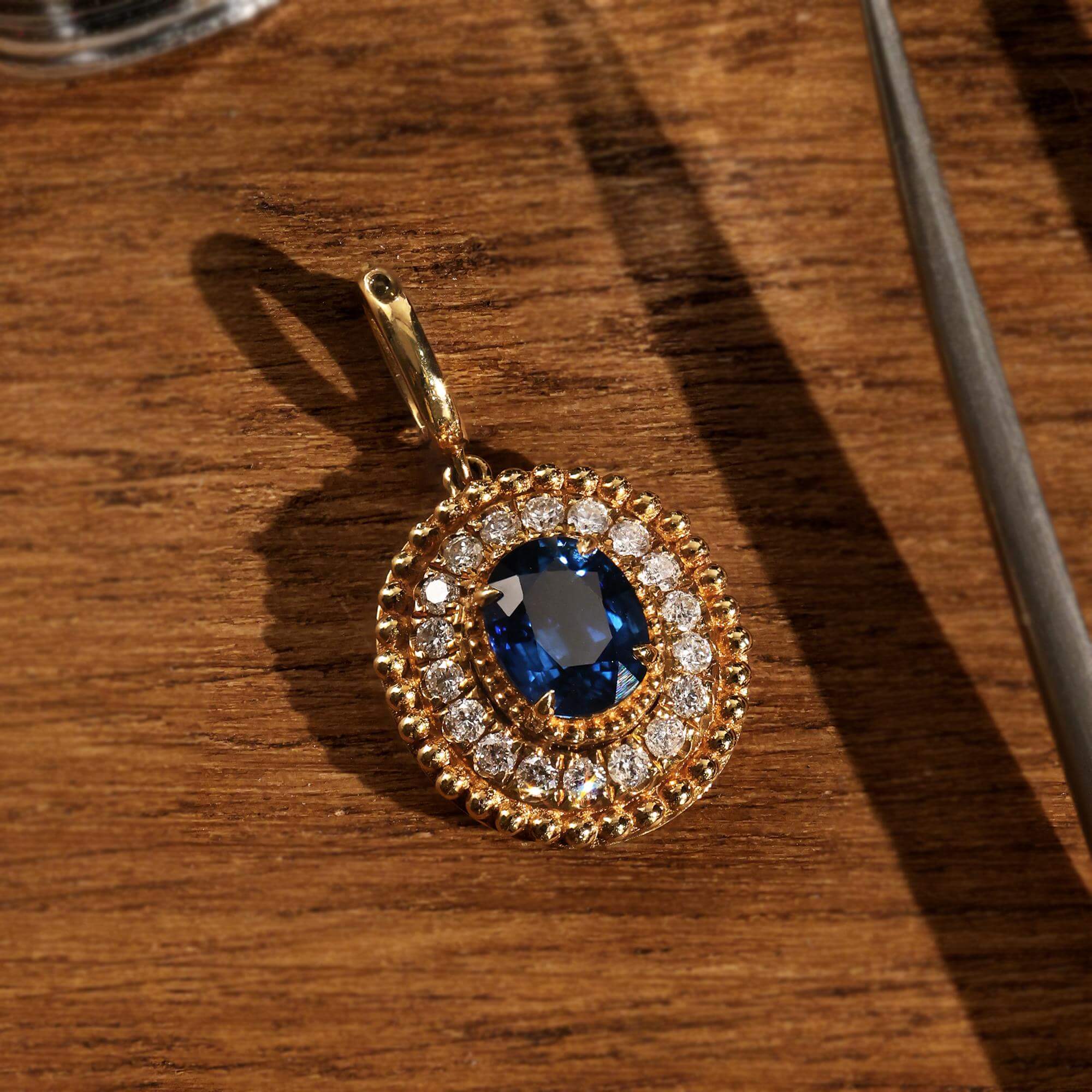 Vintage Halo Yellow Gold Oval Cut Blue Sapphire Pendant Necklace For Women