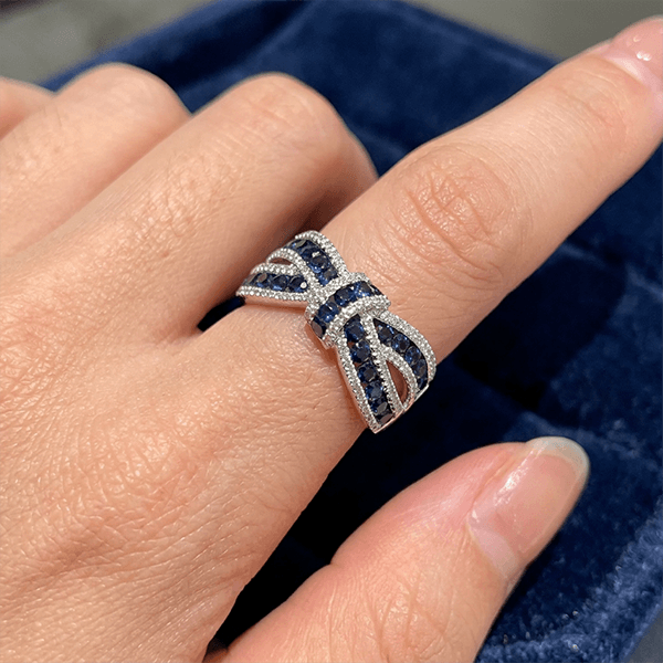 Bow Knot Design Round Cut Blue & White Sapphire Wedding Ring