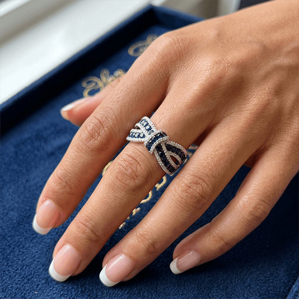 Bow Knot Design Round Cut Blue & White Sapphire Wedding Ring
