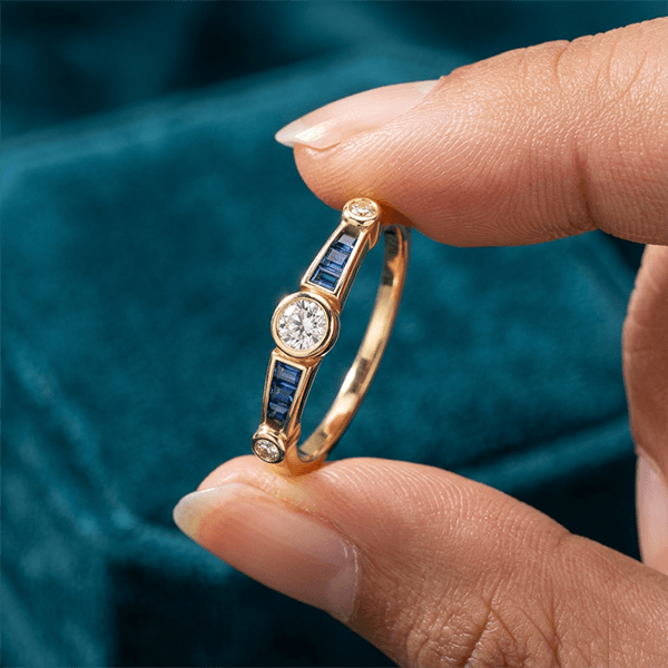 Minimalist Three-Stone Round Cut Blue Sapphire Stackable Ring In Yellow Gold