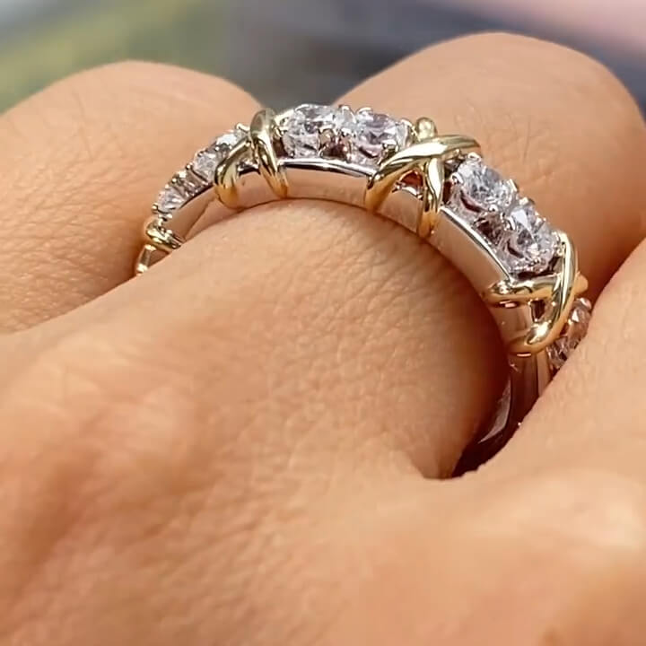 Luxury Two Tone Unique Design Round Cut White Sapphire Eternity Wedding Band For Women