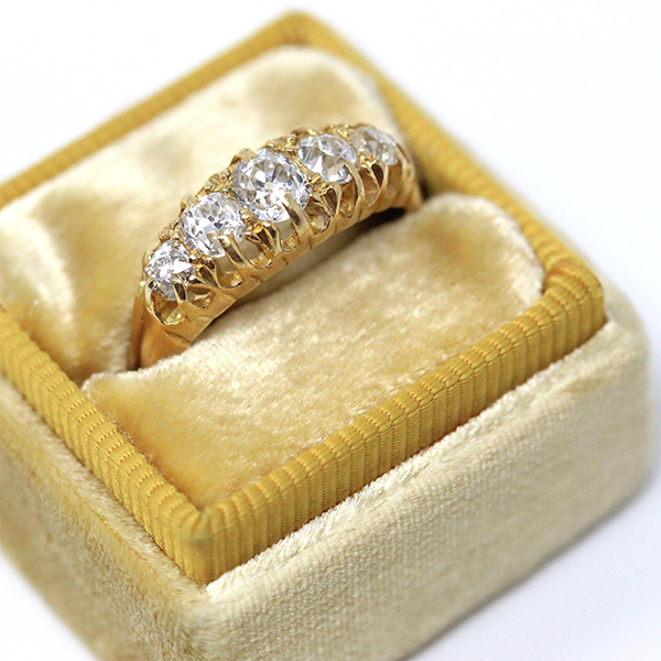 Luxury Jewelry Classic Golden Five Stone Cushion Cut White Sapphire Wedding Band