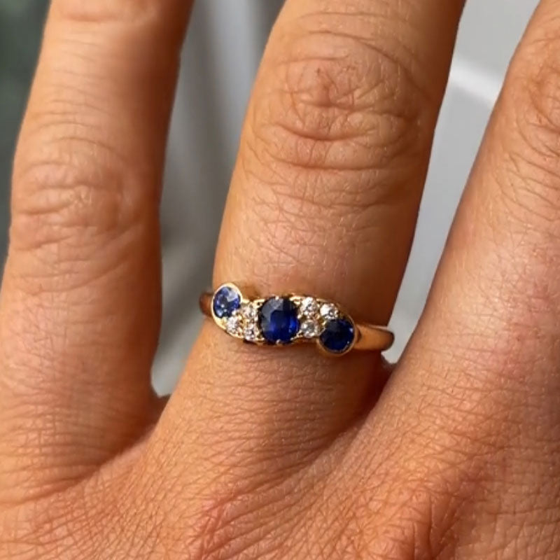Luxury Jewelry Vintage Twist Design Golden Round Cut Blue & White Sapphire Engagement Rings