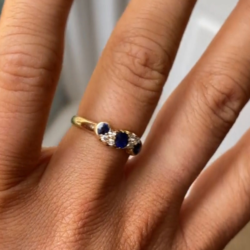 Luxury Jewelry Vintage Twist Design Golden Round Cut Blue & White Sapphire Engagement Rings