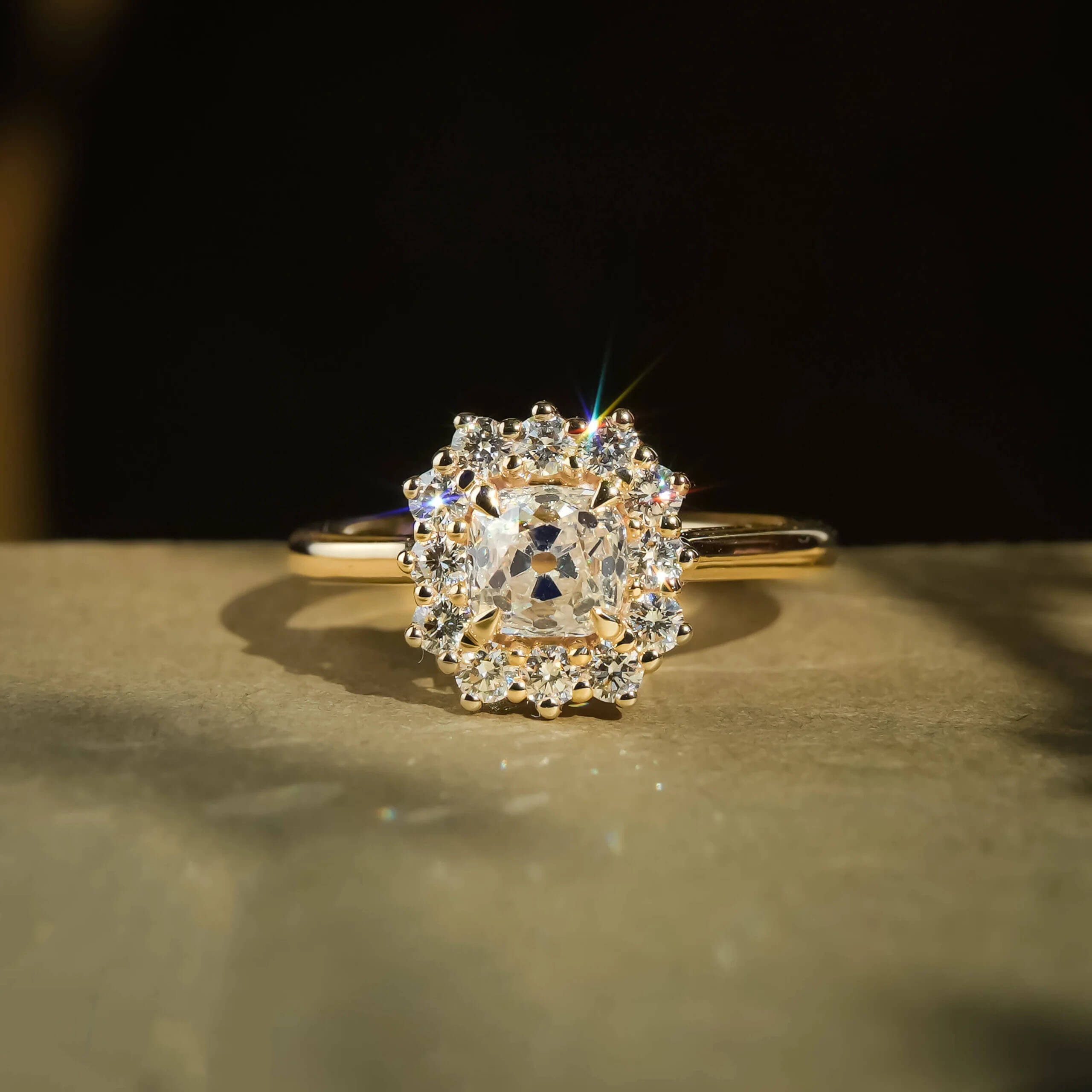 Luxury Jewelry Classic Golden Halo Cushion Cut White Sapphire Engagement Rings