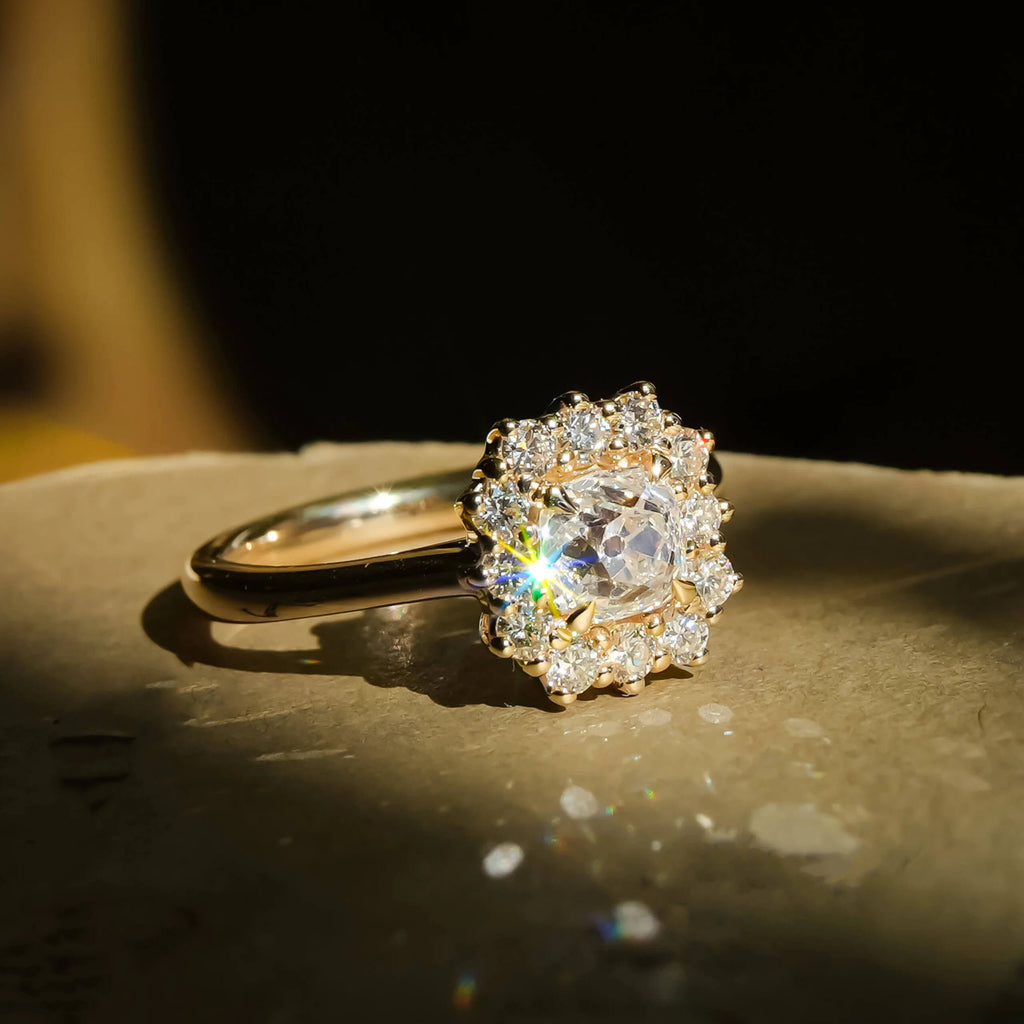 Luxury Jewelry Classic Golden Halo Cushion Cut White Sapphire Engagement Rings