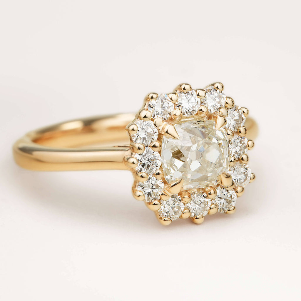 Luxury Jewelry Classic Golden Halo Cushion Cut White Sapphire Engagement Rings
