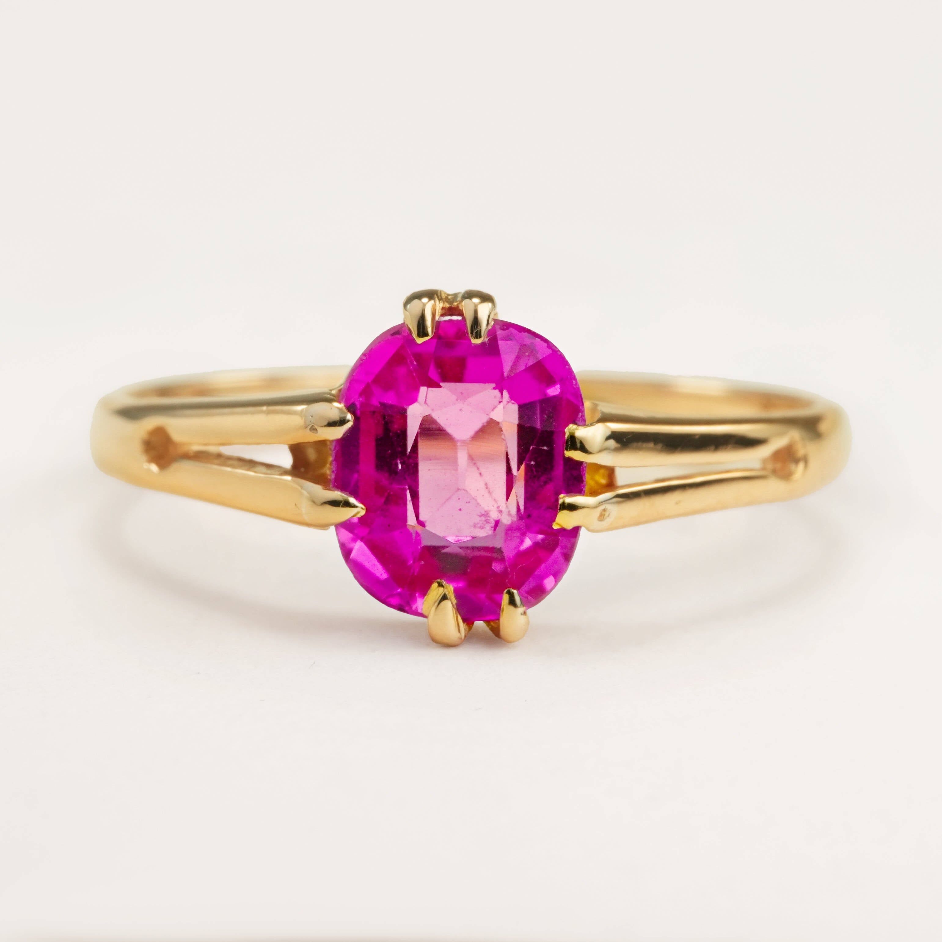 Luxury Jewelry Golden Solitaire Cushion Cut Pink Sapphire Engagement Rings