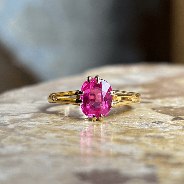Luxury Jewelry Golden Solitaire Cushion Cut Pink Sapphire Engagement Rings