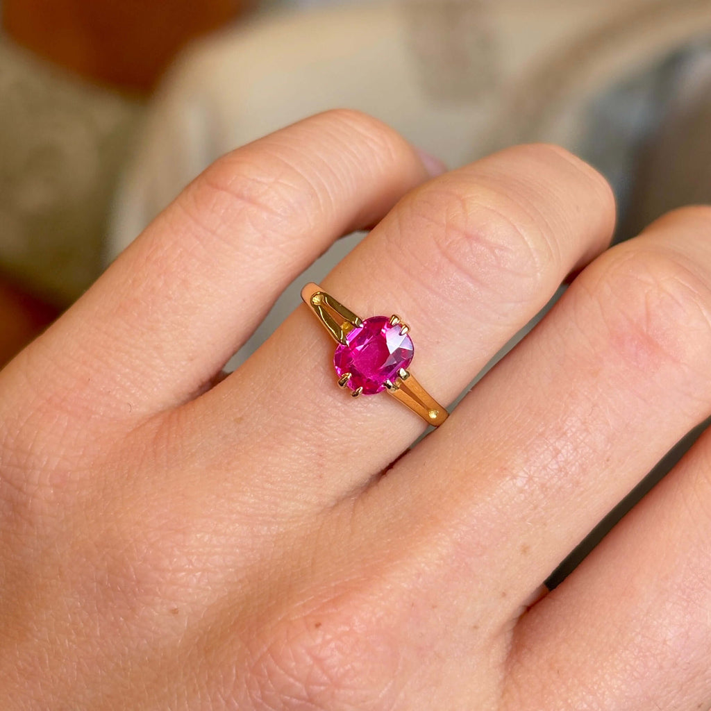 Luxury Jewelry Golden Solitaire Cushion Cut Pink Sapphire Engagement Rings