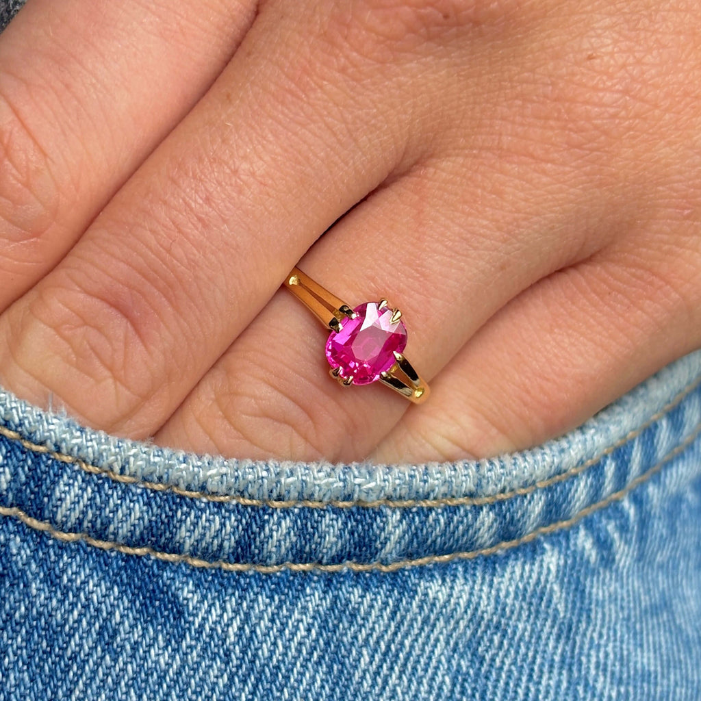 Luxury Jewelry Golden Solitaire Cushion Cut Pink Sapphire Engagement Rings