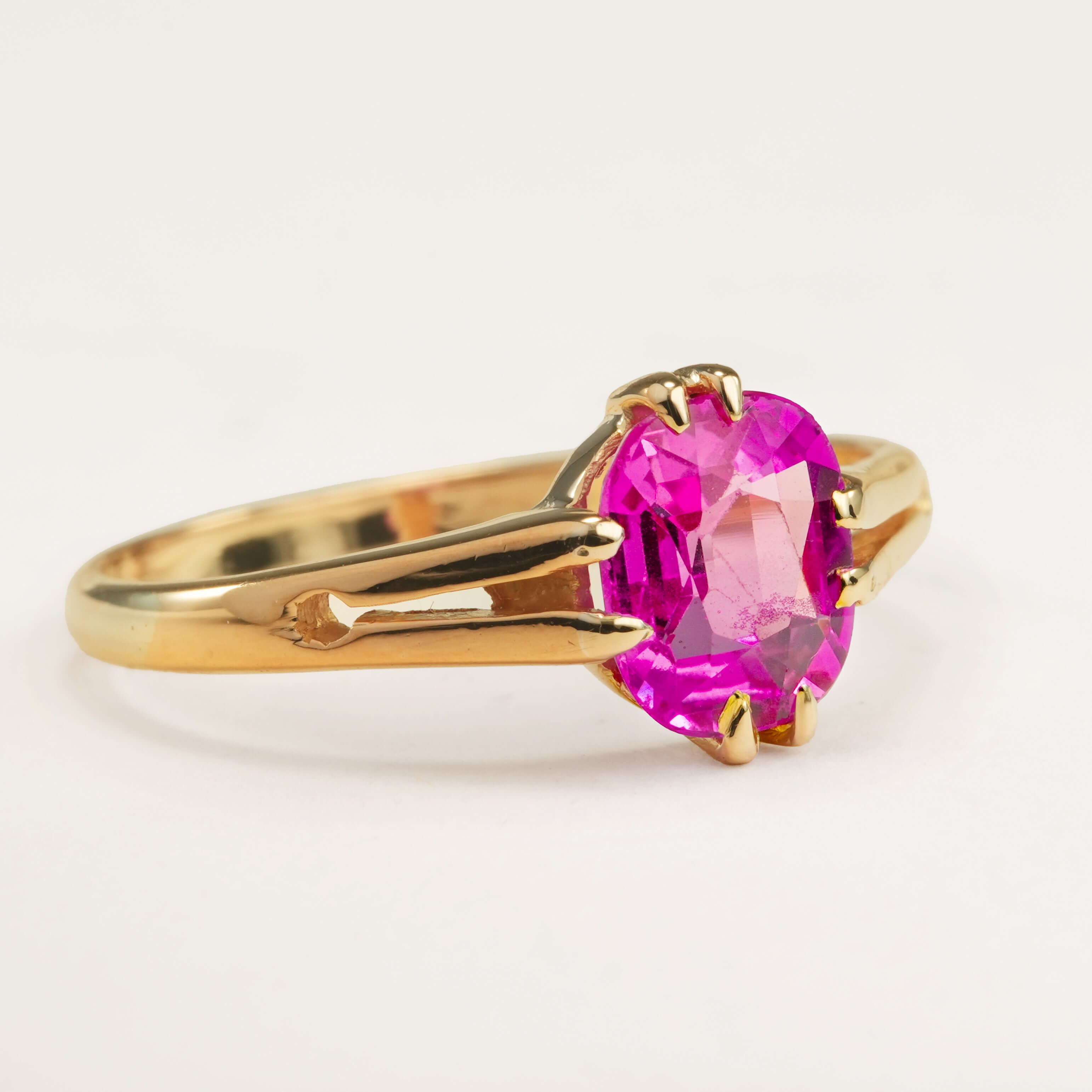 Luxury Jewelry Golden Solitaire Cushion Cut Pink Sapphire Engagement Rings