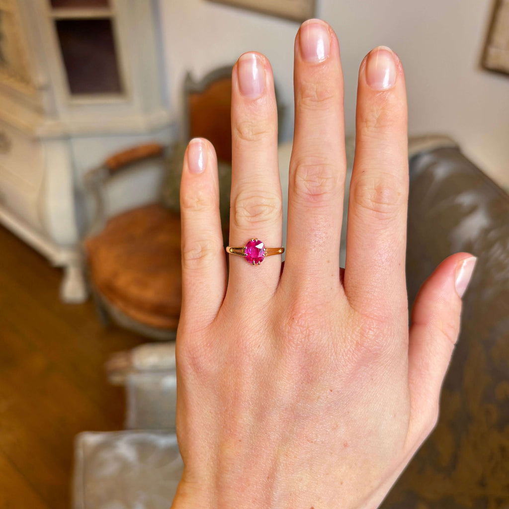 Luxury Jewelry Golden Solitaire Cushion Cut Pink Sapphire Engagement Rings