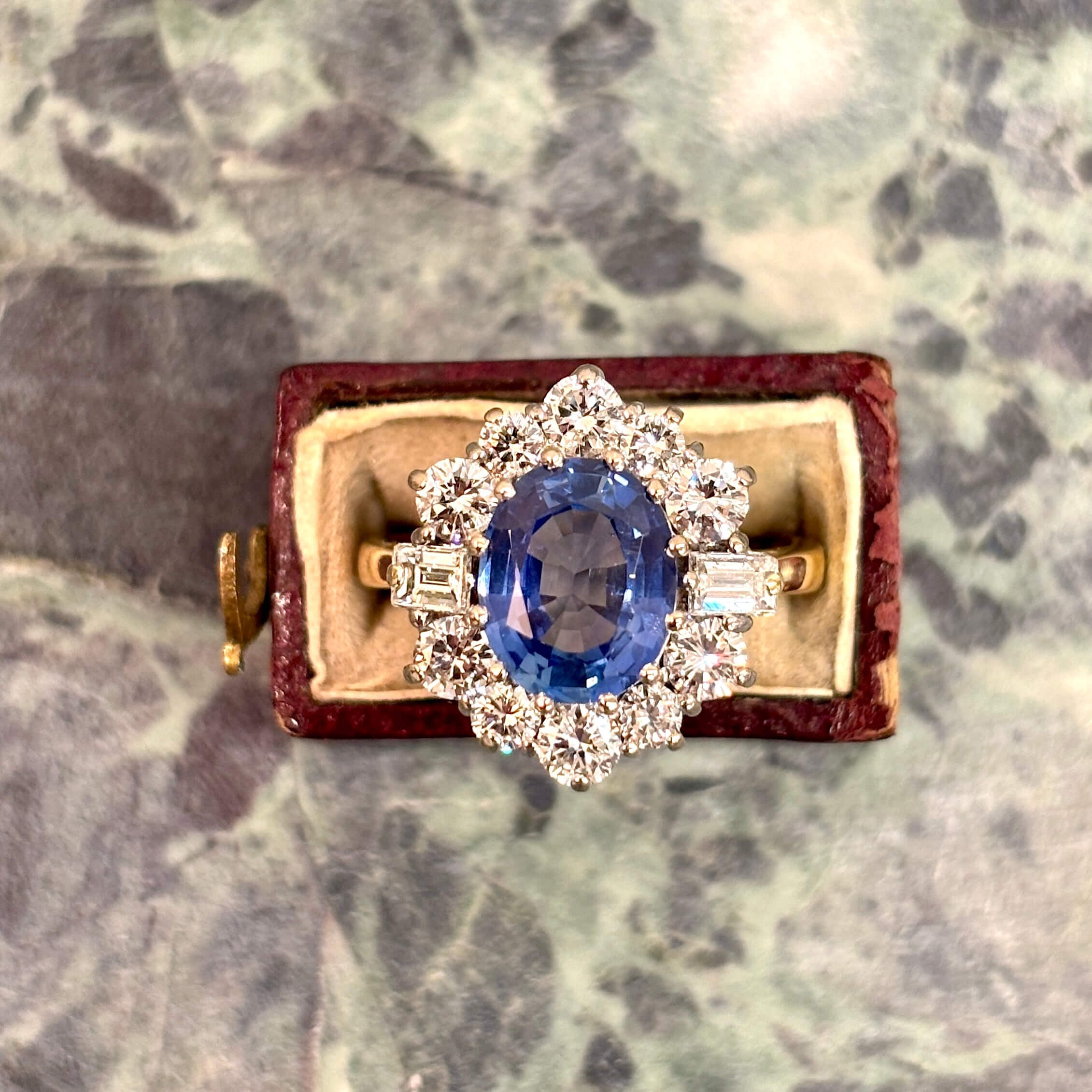 Luxury Jewelry Golden Vintage Design Halo Oval Cut Blue Sapphire Engagement Rings