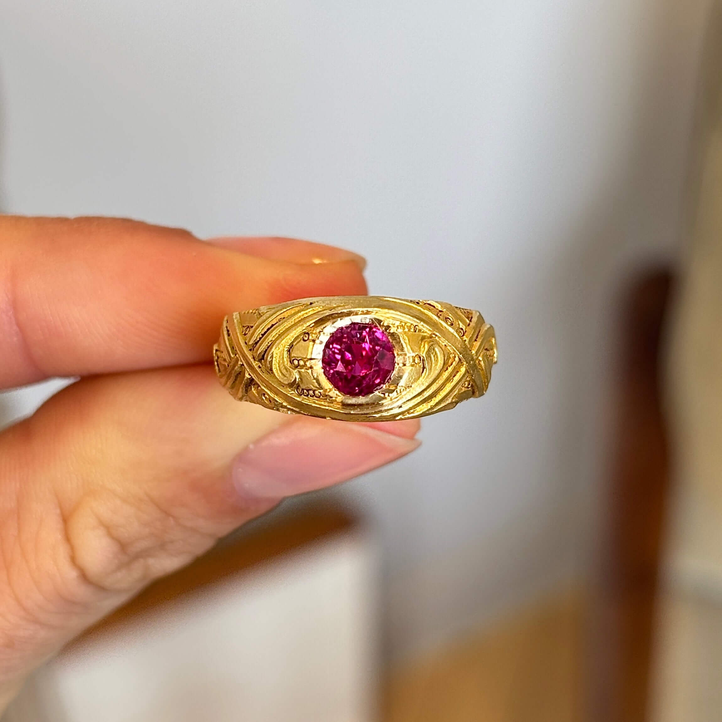 Luxury Jewelry Golden Art Nouveau Design Solitaire Round Cut Ruby Sapphire Engagement Rings