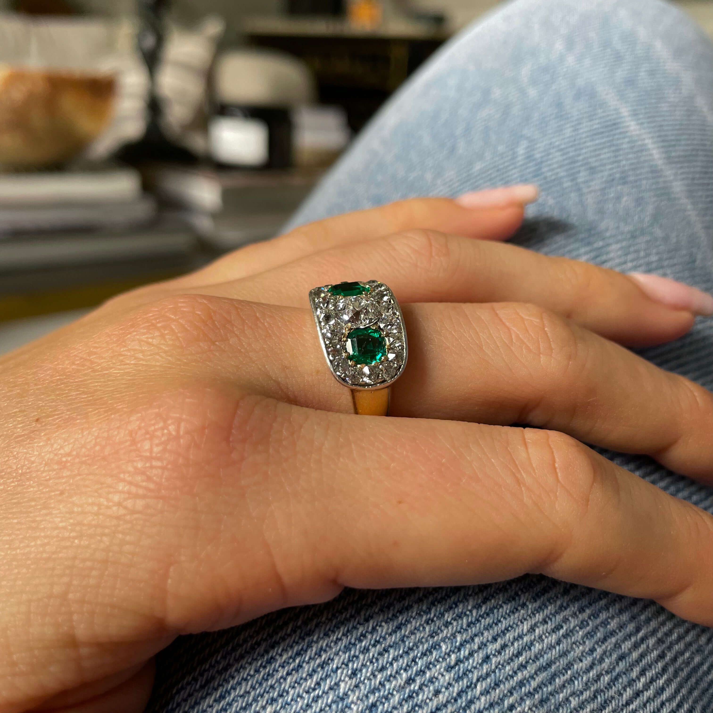 Luxury Jewelry Antique Design Two Tone Halo Round & Cushion Cut Emerald & White Sapphire Half Eternity Wedding Band For Women