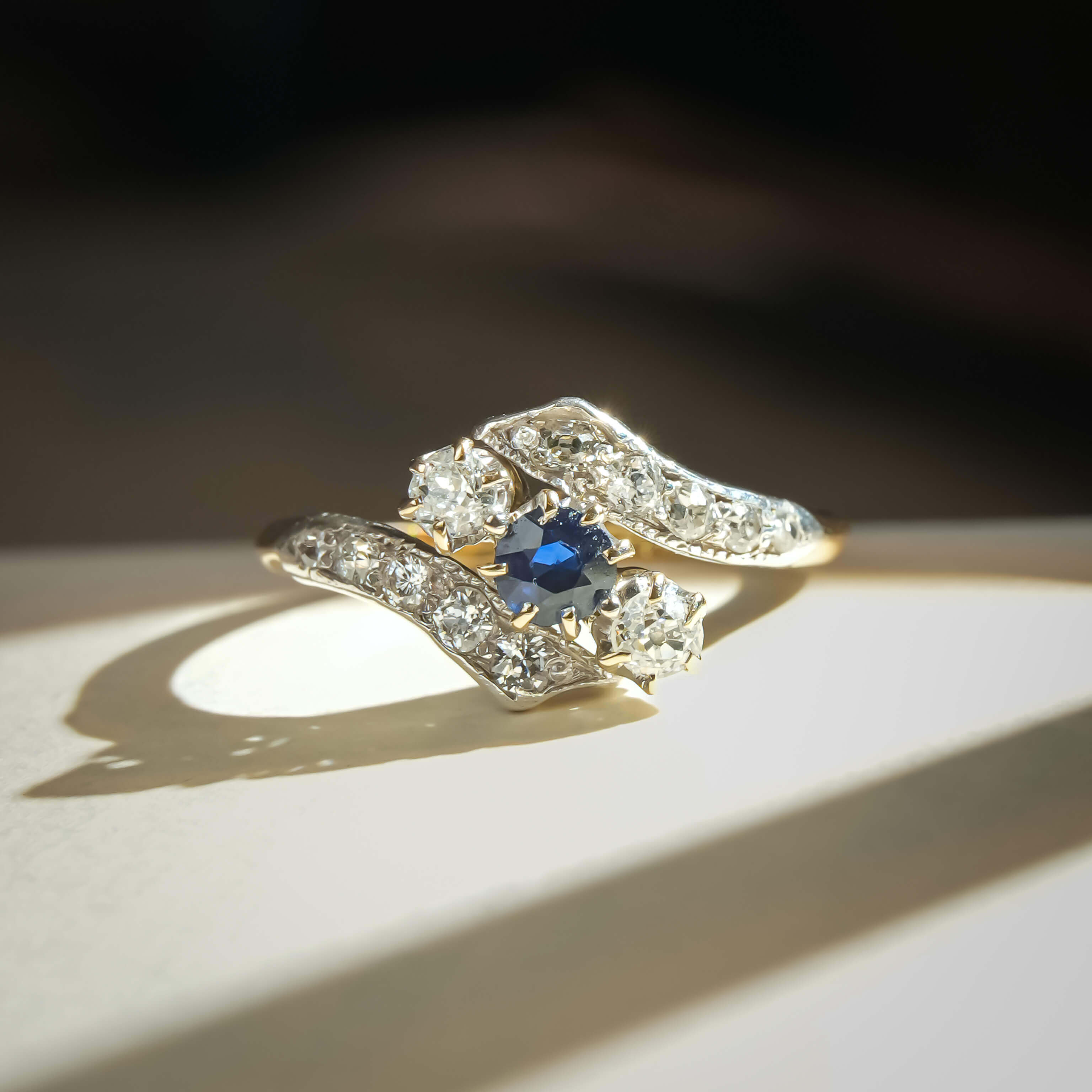 Luxury Jewelry Unique Design Two Tone Halo Round Cut Blue & White Sapphire Engagement Rings