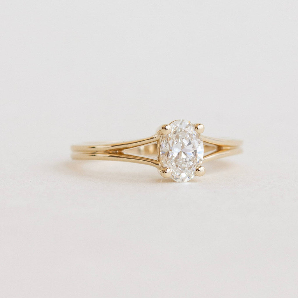 Luxury Jewelry Golden Solitaire Oval Cut White Sapphire Engagement Rings