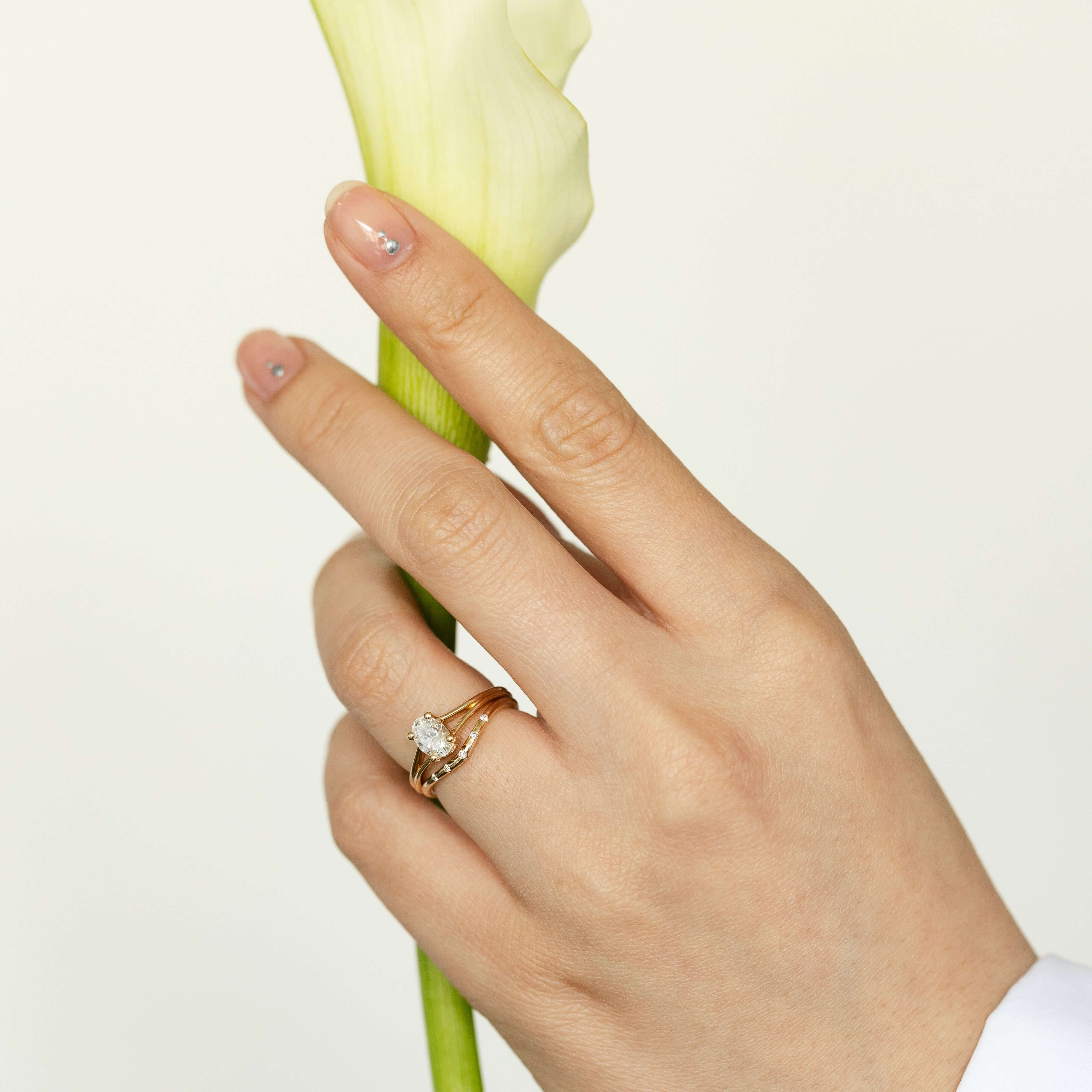 Luxury Jewelry Golden Solitaire Oval Cut White Sapphire Engagement Rings