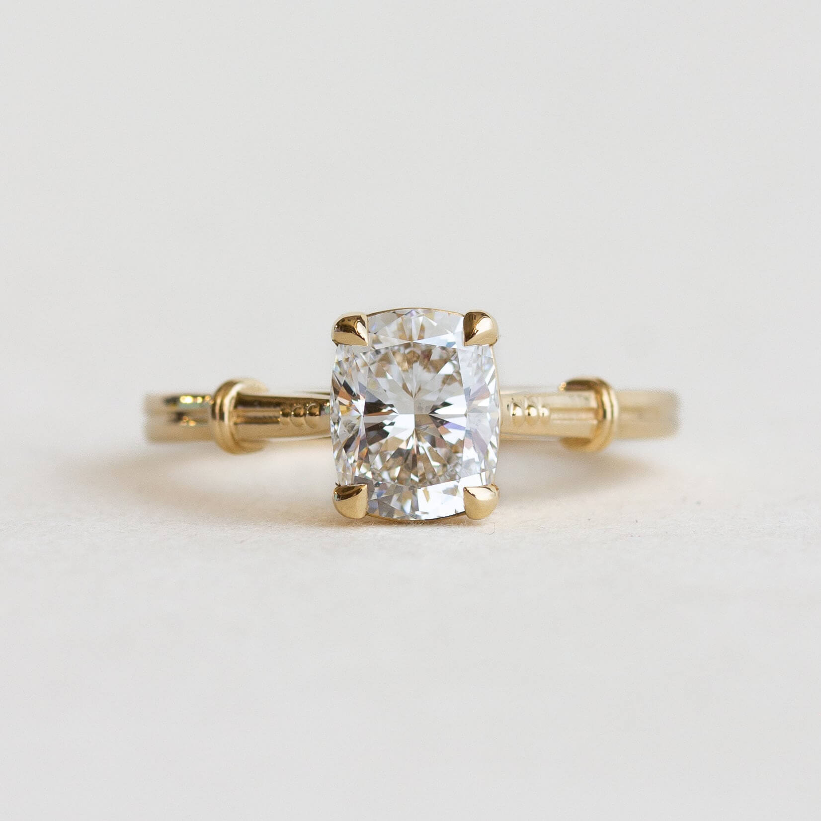 Luxury Jewelry Vintage Design Solitaire Golden Cushion Cut White Sapphire Engagement Rings