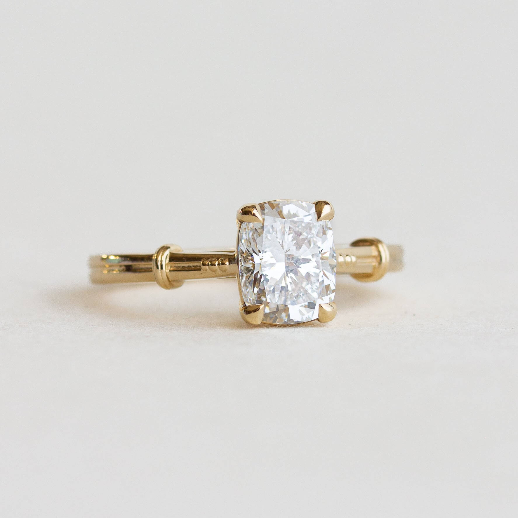 Luxury Jewelry Vintage Design Solitaire Golden Cushion Cut White Sapphire Engagement Rings
