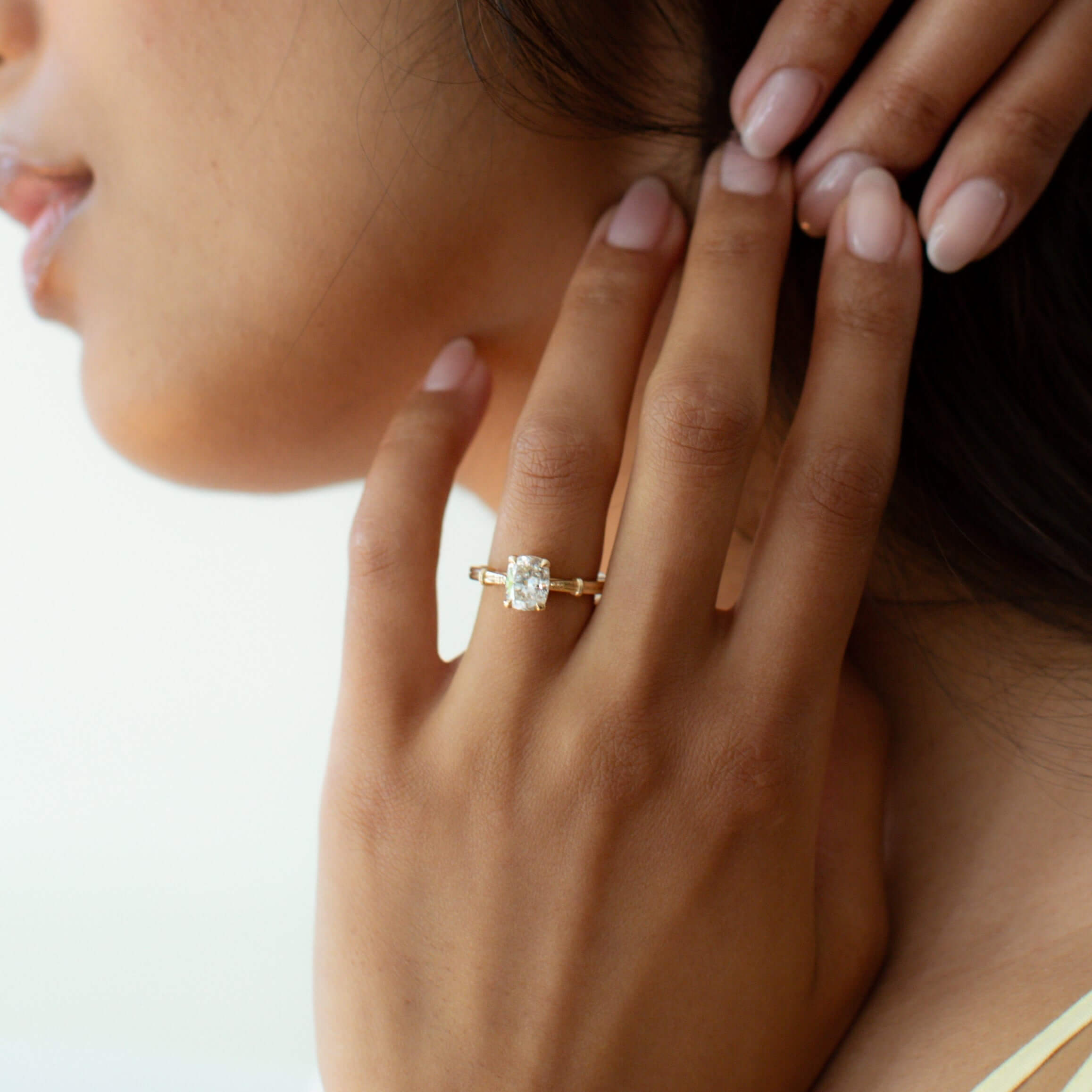 Luxury Jewelry Vintage Design Solitaire Golden Cushion Cut White Sapphire Engagement Rings
