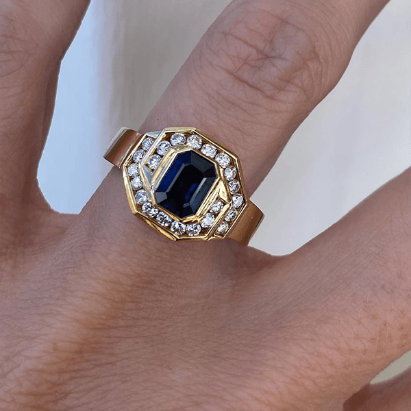 Luxury Jewelry Golden Unique Halo Bezel Emerald Cut Blue Sapphire Engagement Rings