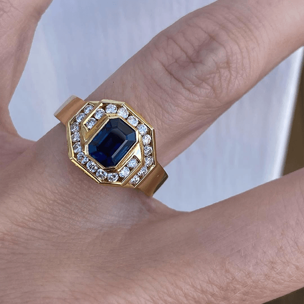 Luxury Jewelry Golden Unique Halo Bezel Emerald Cut Blue Sapphire Engagement Rings