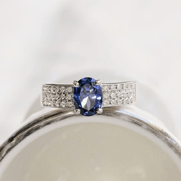 Luxury Jewelry Classic Pave Setting Oval Cut Blue Sapphire Engagement Rings