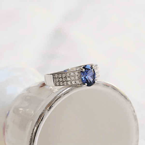 Luxury Jewelry Classic Pave Setting Oval Cut Blue Sapphire Engagement Rings