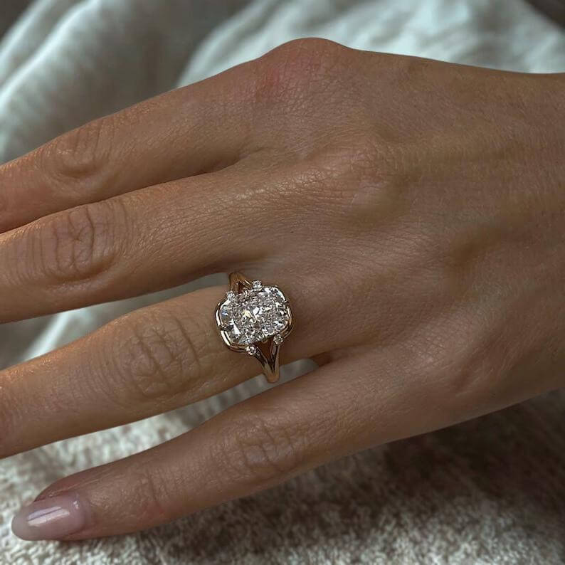 Luxury Jewelry Unique Design Yellow Gold Cushion Cut White Sapphire Engagement Rings