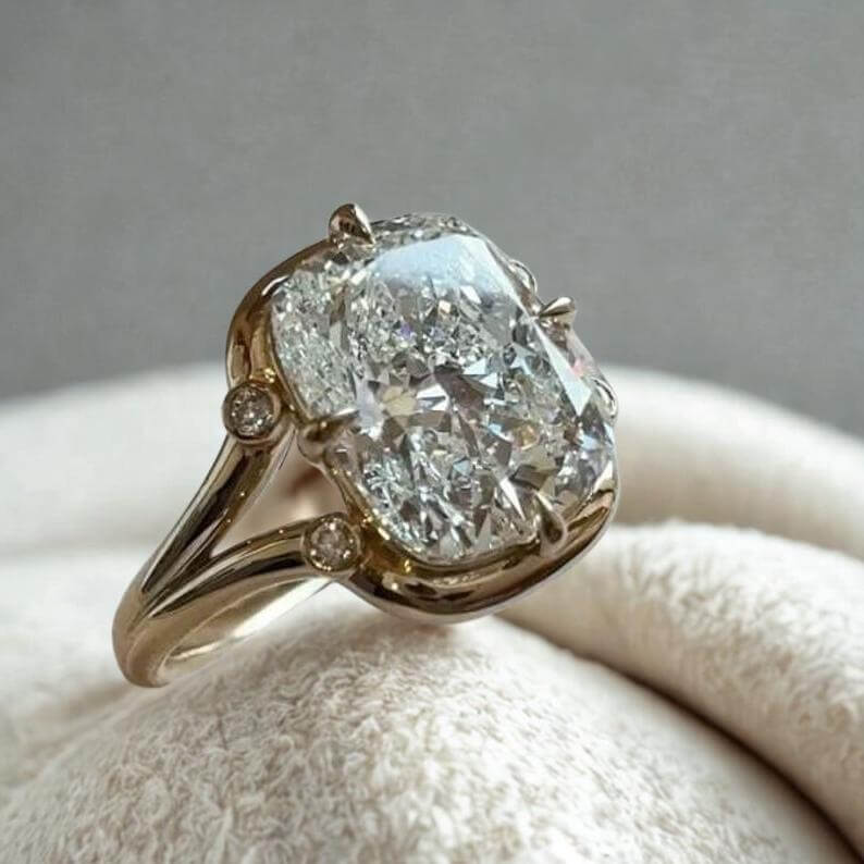 Luxury Jewelry Unique Design Yellow Gold Cushion Cut White Sapphire Engagement Rings