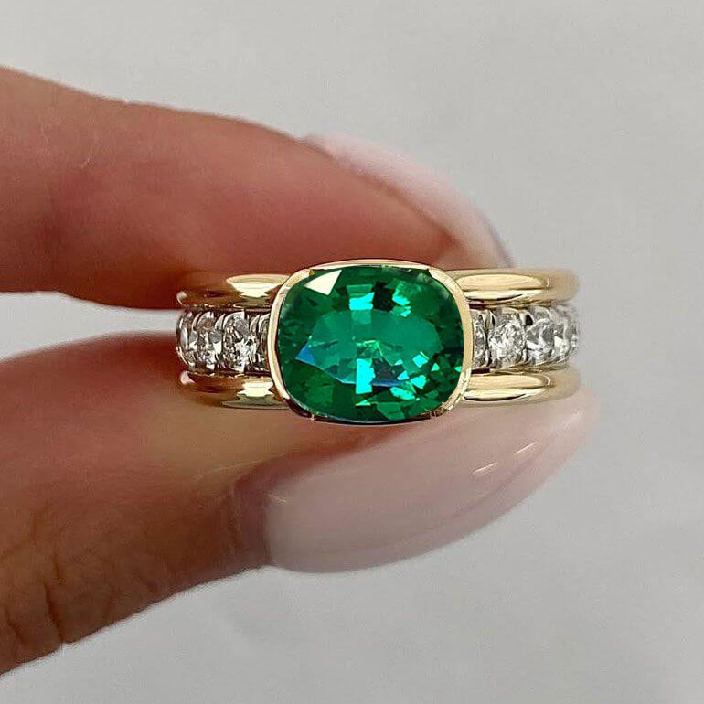 Elegant Bezel Cushion Cut Emerald Sapphire Engagement Ring In Yellow Gold