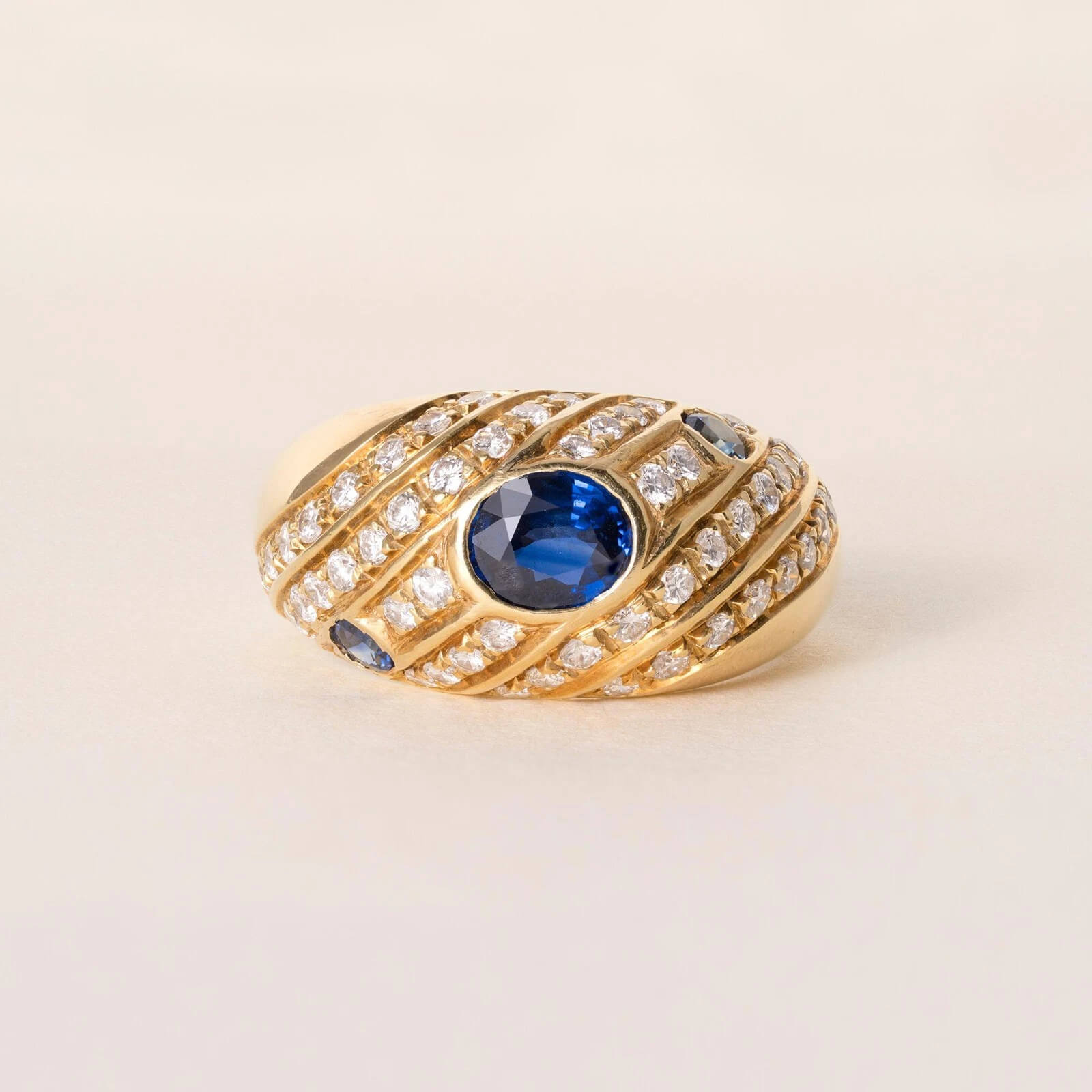 Vintage Swirl Design Yellow Gold Oval Cut Blue Sapphire Wedding Band For Women
