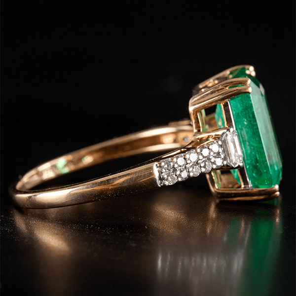 Luxury Jewelry Classic Three Stone Emerald Cut Emerald Sapphire Engagement Ring