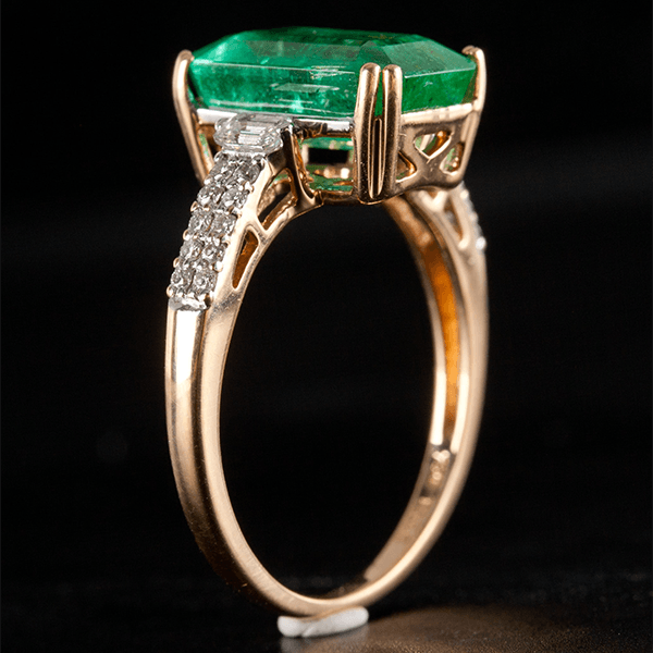 Luxury Jewelry Classic Three Stone Emerald Cut Emerald Sapphire Engagement Ring